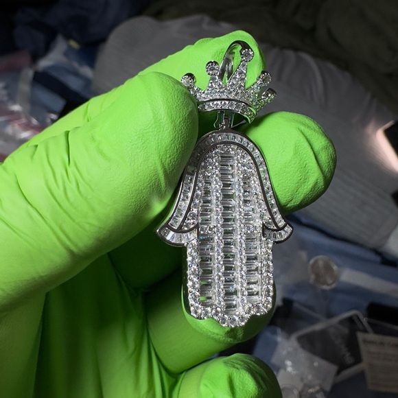 The hand of Fatima silver 925 Pendant with Crown